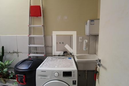 Casa à venda com 100m², 3 quartos e 1 vagaÁrea de serviço