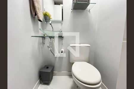 Casa à venda com 185m², 3 quartos e 2 vagas Casa à venda com 185m², 3 quartos e 2 vagasLavabo área externa