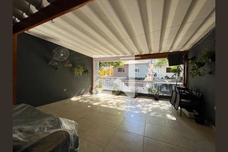 Casa à venda com 185m², 3 quartos e 2 vagas Casa à venda com 185m², 3 quartos e 2 vagasVaranda Quarto 2