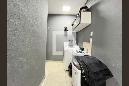 Casa à venda com 185m², 3 quartos e 2 vagas Casa à venda com 185m², 3 quartos e 2 vagasÁrea de Serviço