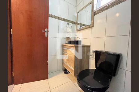 Casa à venda com 185m², 3 quartos e 2 vagas Casa à venda com 185m², 3 quartos e 2 vagasBanheiro Corredor