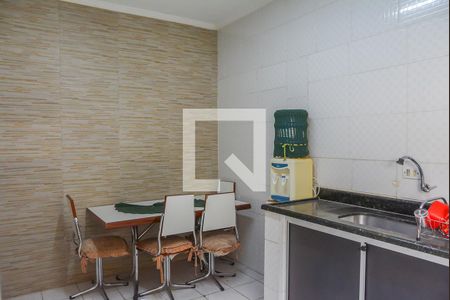 Casa à venda com 246m², 4 quartos e 4 vagas Casa à venda com 246m², 4 quartos e 4 vagasCozinha