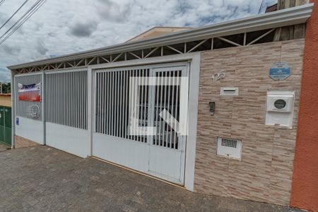 Casa à venda com 190m², 3 quartos e 3 vagas Casa à venda com 190m², 3 quartos e 3 vagasFachada