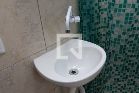 Banheiro de casa para alugar com 1 quarto, 30m² em Caxingui, São Paulo