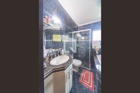 Casa à venda com 234m², 3 quartos e 4 vagasBanheiro do Quarto 2