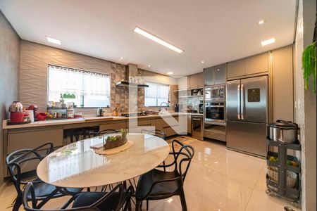 Casa à venda com 234m², 3 quartos e 4 vagasCozinha 