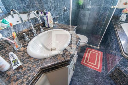 Casa à venda com 234m², 3 quartos e 4 vagasBanheiro do Quarto 2