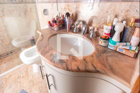 Casa à venda com 234m², 3 quartos e 4 vagasBanheiro do Quarto 1