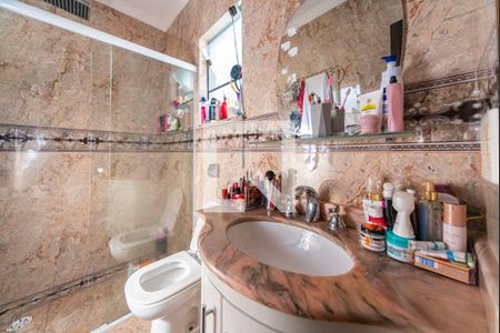 Casa à venda com 234m², 3 quartos e 4 vagasBanheiro do Quarto 1