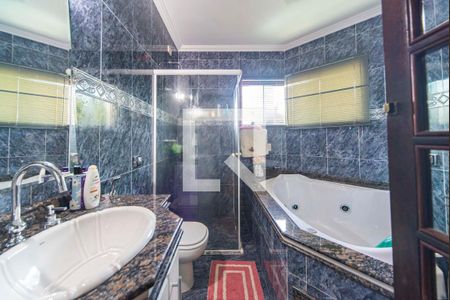 Casa à venda com 234m², 3 quartos e 4 vagasBanheiro do Quarto 2