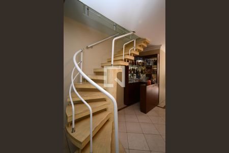 Casa à venda com 500m², 4 quartos e 3 vagasEscada