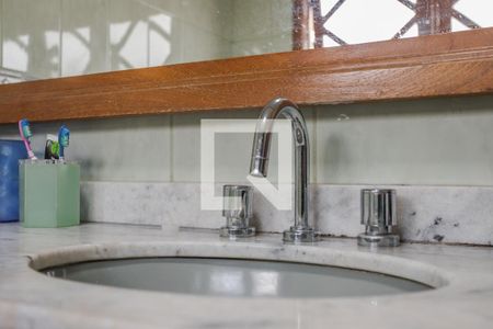 Casa de condomínio à venda com 170m², 3 quartos e 1 vaga Casa de condomínio à venda com 170m², 3 quartos e 1 vagaBanheiro da Suíte