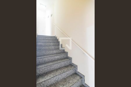 Apartamento à venda com 100m², 2 quartos e 2 vagasEscada