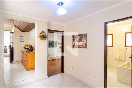 Casa à venda com 300m², 3 quartos e 1 vaga Casa à venda com 300m², 3 quartos e 1 vagaCorredor
