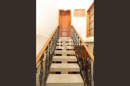 Apartamento à venda com 176m², 3 quartos e 2 vagas Apartamento à venda com 176m², 3 quartos e 2 vagasEscadas - Entrada