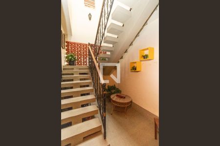 Apartamento à venda com 176m², 3 quartos e 2 vagas Apartamento à venda com 176m², 3 quartos e 2 vagasEscadas - Entrada