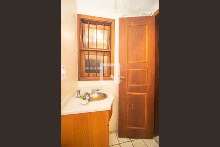 Casa à venda com 300m², 4 quartos e 2 vagas Casa à venda com 300m², 4 quartos e 2 vagasBanheiro