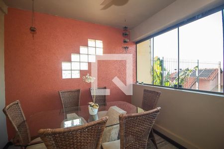 Casa à venda com 300m², 4 quartos e 2 vagas Casa à venda com 300m², 4 quartos e 2 vagasÁrea comum - Churrasqueira