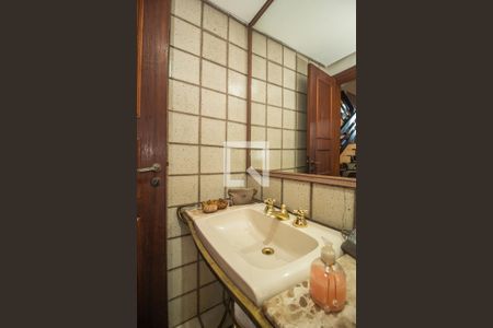 Casa à venda com 300m², 4 quartos e 2 vagas Casa à venda com 300m², 4 quartos e 2 vagasBanheiro