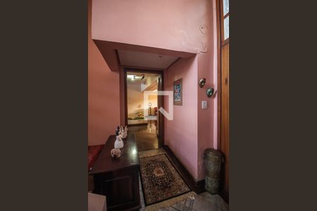 Casa à venda com 300m², 4 quartos e 2 vagas Casa à venda com 300m², 4 quartos e 2 vagasCorredor