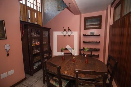 Casa à venda com 300m², 4 quartos e 2 vagas Casa à venda com 300m², 4 quartos e 2 vagasSala 4