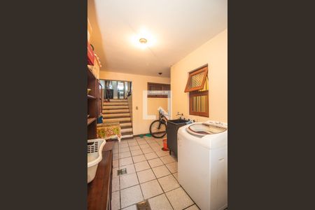 Casa à venda com 300m², 4 quartos e 2 vagas Casa à venda com 300m², 4 quartos e 2 vagasLavanderia