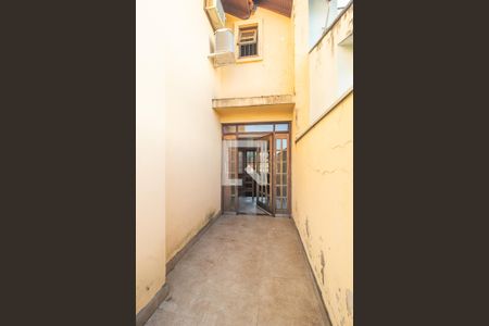 Casa à venda com 300m², 4 quartos e 2 vagas Casa à venda com 300m², 4 quartos e 2 vagasVaranda