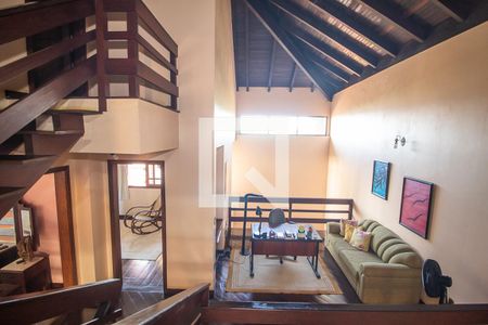 Casa à venda com 300m², 4 quartos e 2 vagas Casa à venda com 300m², 4 quartos e 2 vagasCorredor