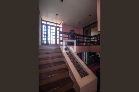 Casa à venda com 300m², 4 quartos e 2 vagas Casa à venda com 300m², 4 quartos e 2 vagasCorredor