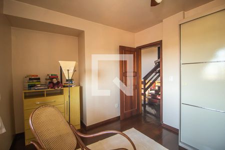 Casa à venda com 300m², 4 quartos e 2 vagas Casa à venda com 300m², 4 quartos e 2 vagasEscritório