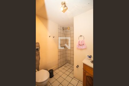 Casa à venda com 300m², 4 quartos e 2 vagas Casa à venda com 300m², 4 quartos e 2 vagasBanheiro