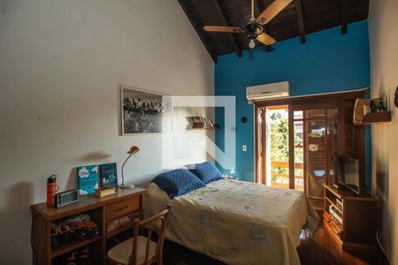 Casa à venda com 300m², 4 quartos e 2 vagas Casa à venda com 300m², 4 quartos e 2 vagasQuarto 2