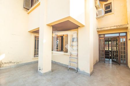 Casa à venda com 300m², 4 quartos e 2 vagas Casa à venda com 300m², 4 quartos e 2 vagasVaranda