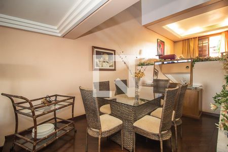 Casa à venda com 300m², 4 quartos e 2 vagas Casa à venda com 300m², 4 quartos e 2 vagasSala 3