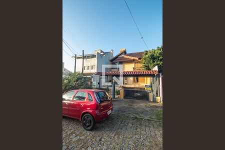 Casa à venda com 300m², 4 quartos e 2 vagas Casa à venda com 300m², 4 quartos e 2 vagasFachada