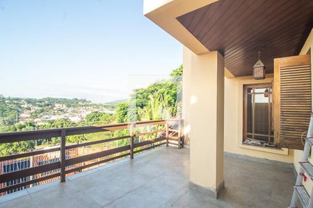 Casa à venda com 300m², 4 quartos e 2 vagas Casa à venda com 300m², 4 quartos e 2 vagasVaranda