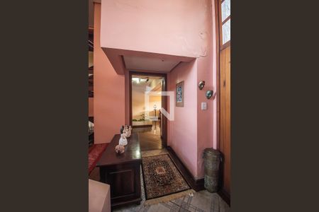 Casa à venda com 300m², 4 quartos e 2 vagas Casa à venda com 300m², 4 quartos e 2 vagasCorredor