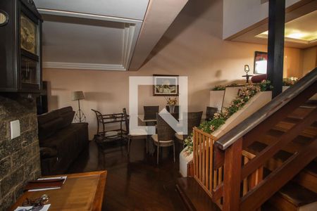 Casa à venda com 300m², 4 quartos e 2 vagas Casa à venda com 300m², 4 quartos e 2 vagasCorredor