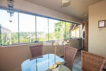 Casa à venda com 300m², 4 quartos e 2 vagas Casa à venda com 300m², 4 quartos e 2 vagasÁrea comum - Churrasqueira