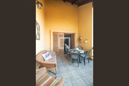 Casa à venda com 300m², 4 quartos e 2 vagas Casa à venda com 300m², 4 quartos e 2 vagasVaranda