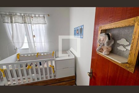 Casa à venda com 225m², 5 quartos e 3 vagas Casa à venda com 225m², 5 quartos e 3 vagasQuarto 2