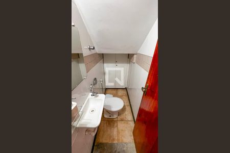 Casa à venda com 225m², 5 quartos e 3 vagas Casa à venda com 225m², 5 quartos e 3 vagasBanheiro