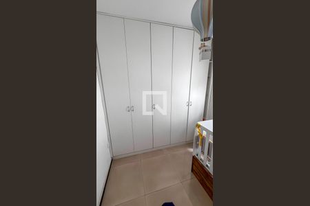 Casa à venda com 225m², 5 quartos e 3 vagas Casa à venda com 225m², 5 quartos e 3 vagasQuarto 2