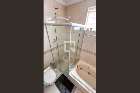 Casa à venda com 225m², 5 quartos e 3 vagas Casa à venda com 225m², 5 quartos e 3 vagasBanheiro