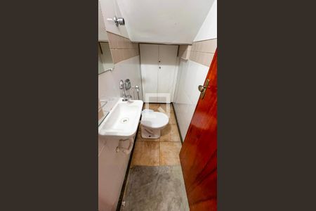 Casa à venda com 225m², 5 quartos e 3 vagas Casa à venda com 225m², 5 quartos e 3 vagasBanheiro