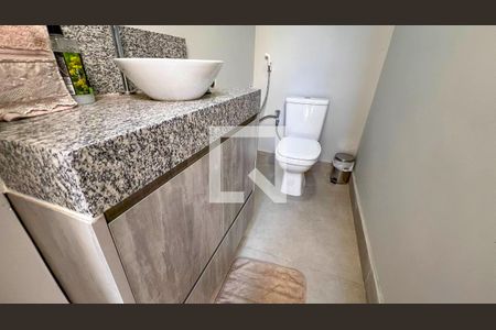 Casa à venda com 225m², 5 quartos e 3 vagas Casa à venda com 225m², 5 quartos e 3 vagasBanheiro