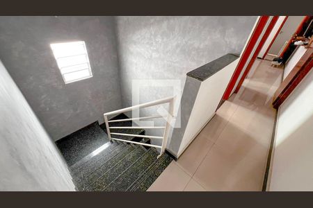 Casa à venda com 225m², 5 quartos e 3 vagas Casa à venda com 225m², 5 quartos e 3 vagasEscada