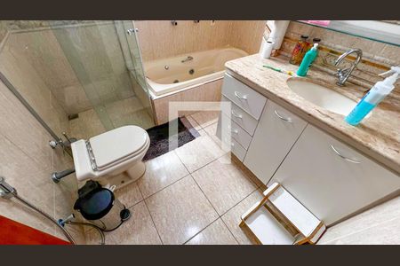 Casa à venda com 225m², 5 quartos e 3 vagas Casa à venda com 225m², 5 quartos e 3 vagasBanheiro