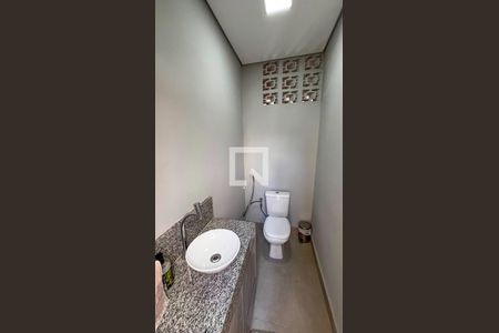 Casa à venda com 225m², 5 quartos e 3 vagas Casa à venda com 225m², 5 quartos e 3 vagasBanheiro