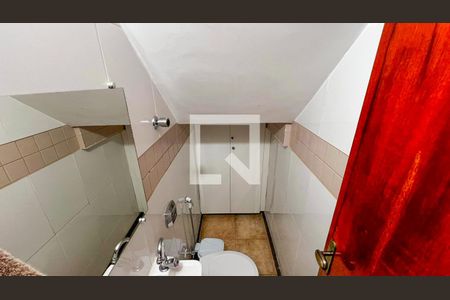 Casa à venda com 225m², 5 quartos e 3 vagas Casa à venda com 225m², 5 quartos e 3 vagasBanheiro